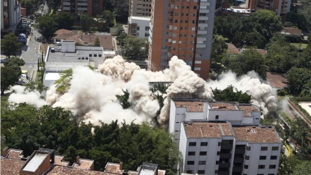 Edificio demolido en el que vivió Pablo Escobar en Medellín.
