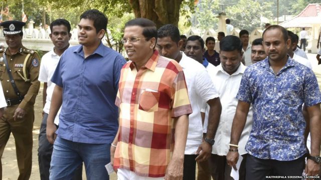 ජනපතිවරයා ඡන්ද මධ්යස්ථානය වෙත පැමිණෙමින්