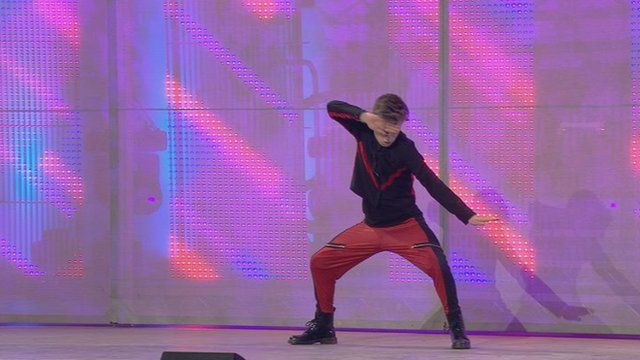 Dawns Unigol Disgo, Hip Hop neu Stryd i rai dros 12 oed (101) / Solo Disco, Hip Hop or Street Dance over 12 yrs (101)