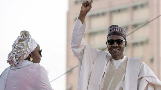 Le président Buhari a rappelé avec un sourire que sa femme " n'appartenait à aucun parti politique".