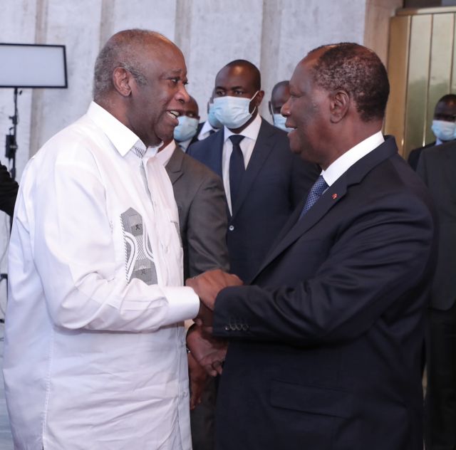 Gbagbo (ibumoso) na Ouattara basuhuzanya