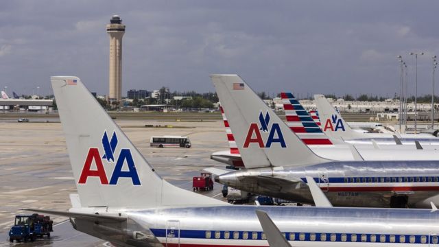 Aviones de American Airlines en el aeropuerto de Miami