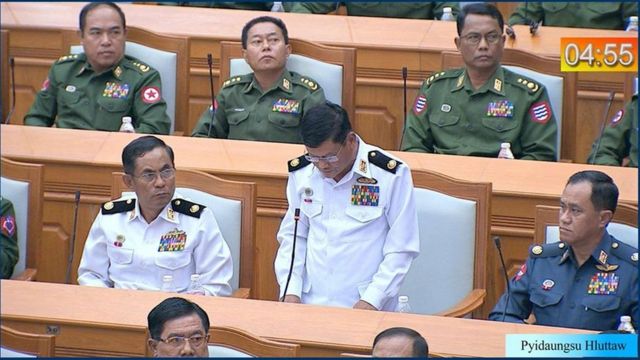 တပ်မတော်သားလွှတ်တော်ကိုယ်စားလှယ် ၅၀ ဦးလုံးက အန်အယ်လ်ဒီပြင်တဲ့အချက်တွေကို ကန့်ကွက်ထားပါတယ်။