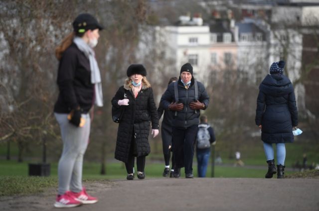 Pessoas fazendo exercício em Londres