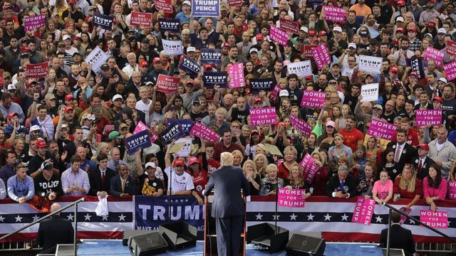 Dan takarar jam'iyyar Republican Donald Trump ya hada gagarumin yakin neman zabe a dandalin J.S. Dorton ranar bakwai ga watan Nuwamba, 2016 in Raleigh, a North Carolina