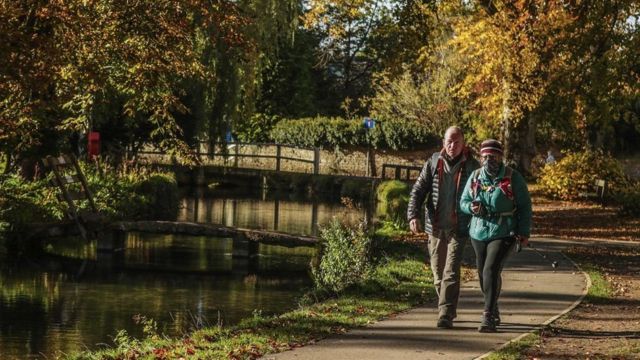 走步还有助于改善精神健康。(photo:BBC)
