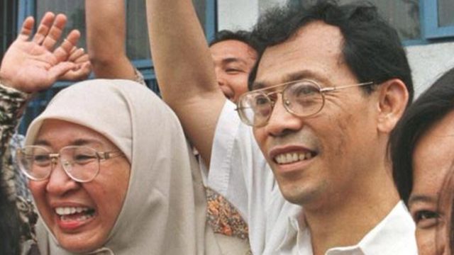 Sri Bintang pernah dipenjara pada masa pemerintahan Presiden Soeharto atas tuduhan subversif.