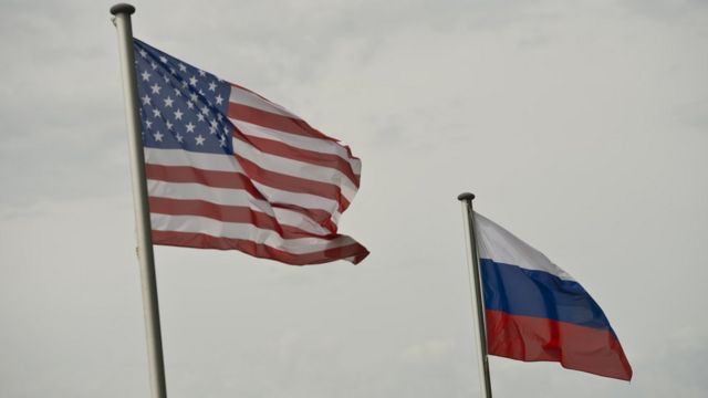 Флаги США и России