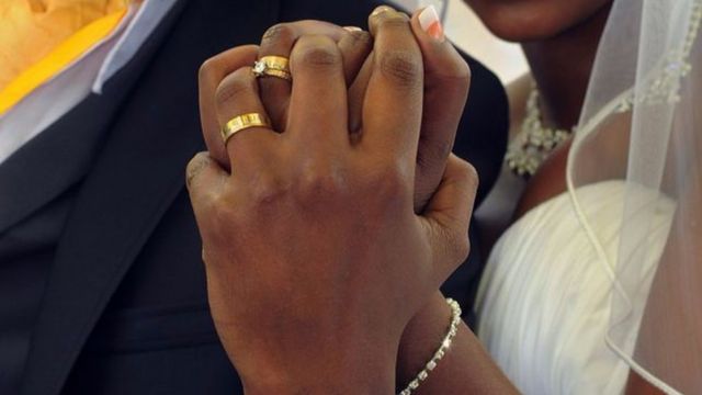 Umuntu wese akeneye kugira umusi mukuru w'ubugeni umara umwanya munini, ategerezwa kubimenyesha igipolisi