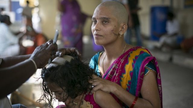 तमिलनाडु से होने वाले बालों के निर्यात में एक चौथाई मंदिरों में किए केश दान से आता है.