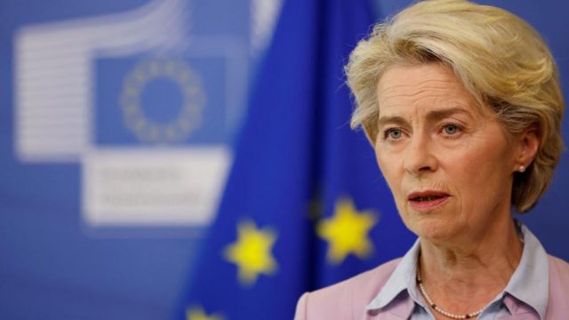 La présidente de la Commission européenne, Ursula von der Leyen, assiste à une conférence de presse sur la crise énergétique, à Bruxelles, Belgique, le 7 septembre 2022