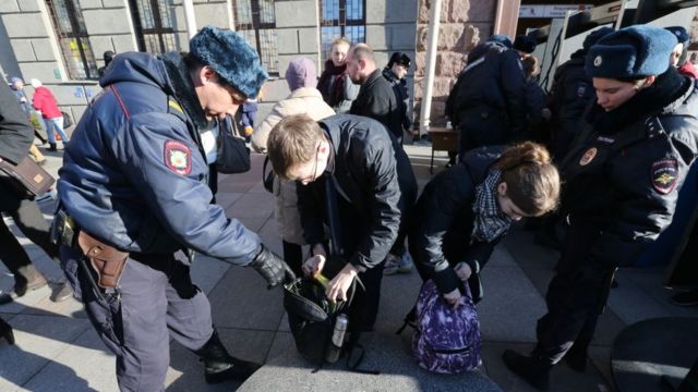 обыск на улице в России