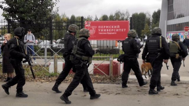 Mueren al menos 8 personas en un tiroteo en una universidad de Rusia - BBC  News Mundo