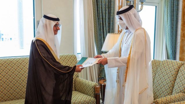 وزير الخارجية السعودي مع السفير القطري