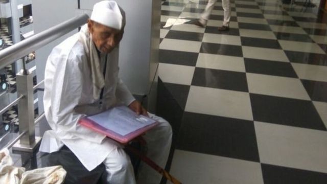 वृद्ध शेतकरी धर्मा पाटील