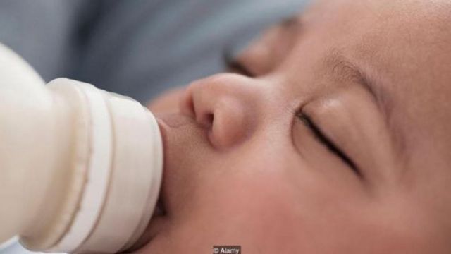 स्तनपान कराने से बिगड़ती है मां की सेहत? - BBC News हिंदी