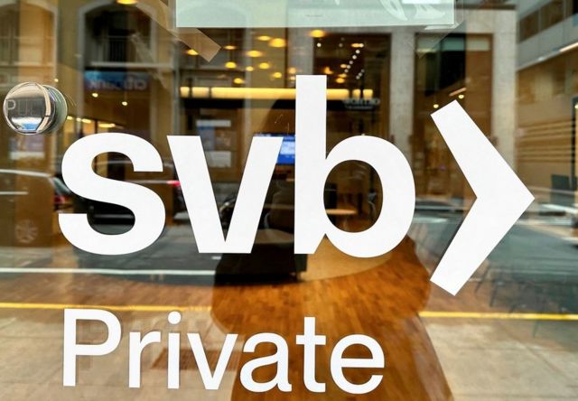加利福尼亚州旧金山某处的硅谷银行 (SVB）标识。