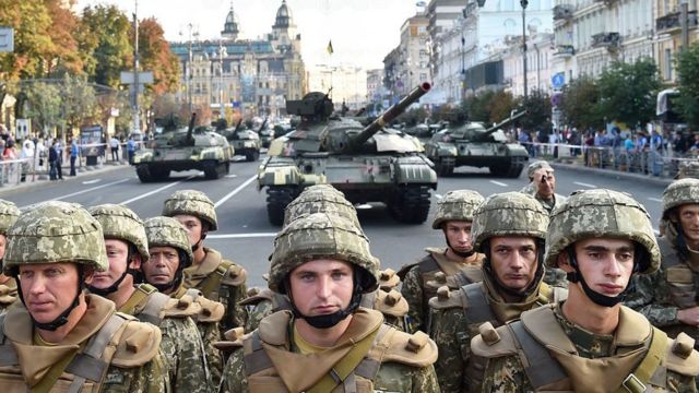 Армія на паузі&amp;quot;. Чи залишиться українське військо без їжі, зброї та реформ  - BBC News Україна