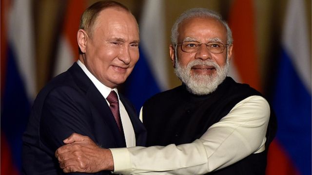 普京2021年访问了印度。俄罗斯是印度最大的武器供应国，现在也可能增加对印度出售的石油天然气。(photo:BBC)