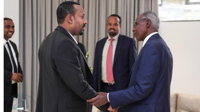 ቀዳማይ ሚኒስተር ኣብዪ ኣሕመድ (ጸጋም) ምስ የማነ ገብረኣብ (ጸጋም)