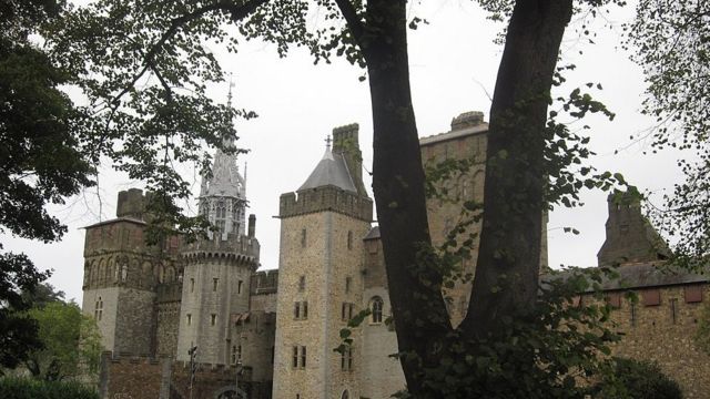 Замок в Кардифе.