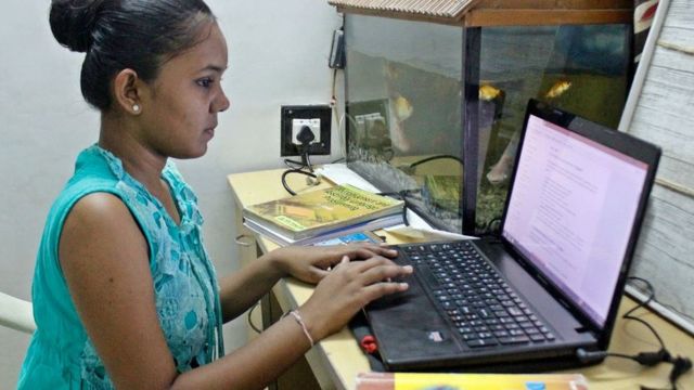 હિનાબહેનની તસવીર