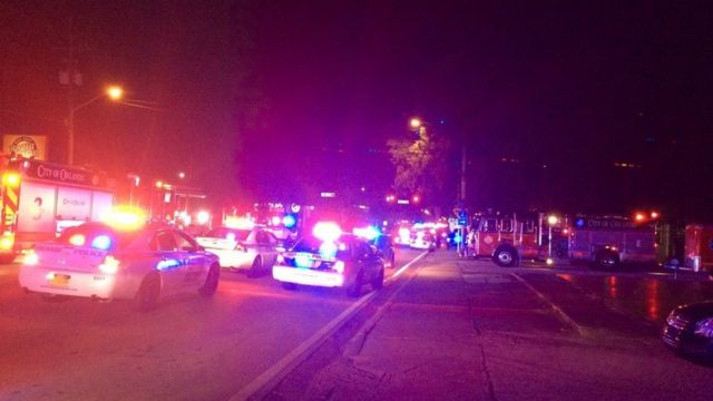 乱射被害に遭ったナイトクラブの外の様子。オーランド警察提供。
