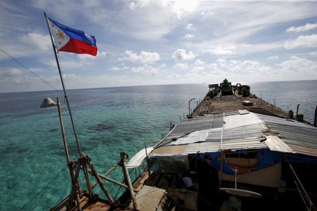 1999年，菲律宾被指故意将一艘破旧的登陆舰“马德雷山号”在第二托马斯礁搁浅。