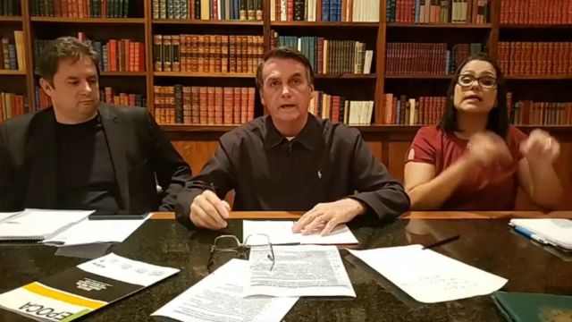 Bolsonaro em live no Facebook
