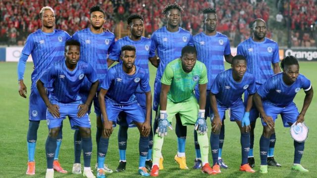 Les joueurs d'Al-Hilal Omdurman posent avant un match de la Ligue des champions de la CAF, contre Al Ahly du Caire, le 1er avril 2023, en Égypte.