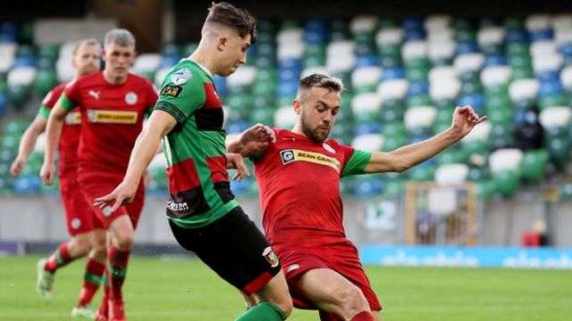 Utterly bonkers': Glentoran fans respond as Paul O'Neill leaves for  Cliftonville as part of Conor McMenamin deadline day deal