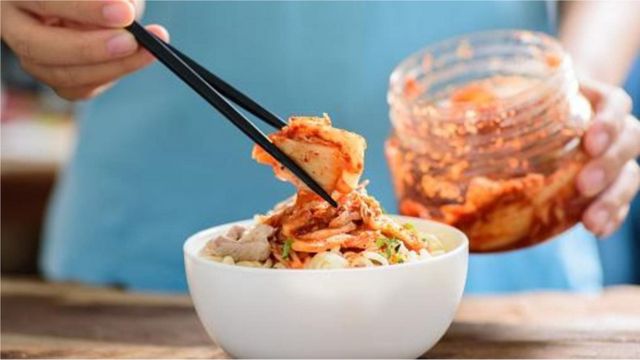 Korelilerin çok tükettiği lahana turşusu kimchi