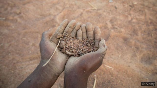 O solo arenoso de Gana é extremamente vulnerável à erosão sem árvores ou outro tipo de vegetação para mantê-lo no lugar