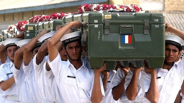 در نتیجه حمله به مهندسان فرانسوی در کراچی پاکستان، ۱۱ شهروند فرانسه کشته شدند