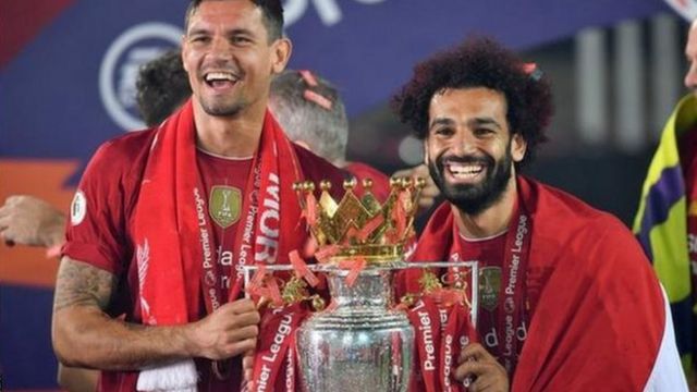 Rutahizamu wa Liverpool Mohamed Salah (iburyo) yatsinze ibitego 19 muri Premier League uyu mwaka