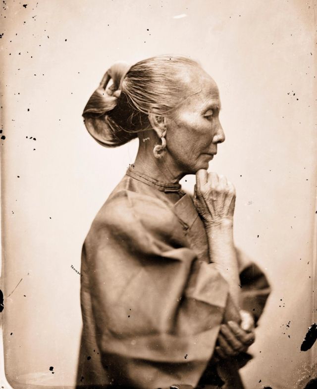 广东老妇（广东广州，1868-70年）。(photo:BBC)