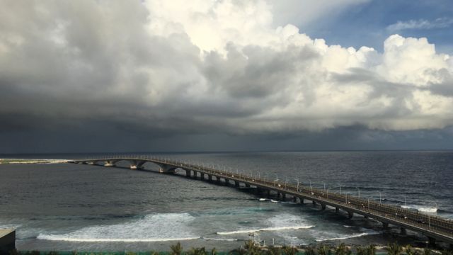 一条2.1公里的四车道大桥，“中国-马尔代夫友谊大桥”，在2018年盖好了。
