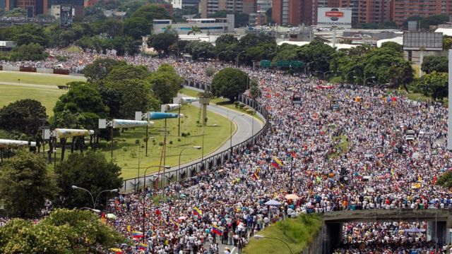 Toma de Venezuela&quot;: cientos de miles salen a las calles para protestar  contra el gobierno de Nicolás Maduro - BBC News Mundo