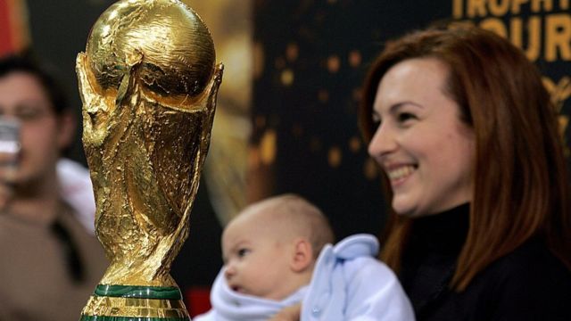 Семья и кубок победителя Чемпионата мира по футболу
