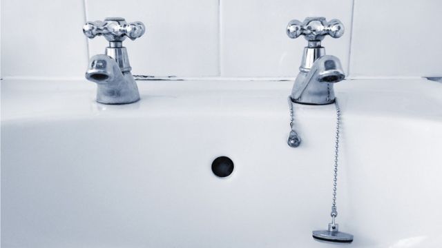 Why Do Homes In The Uk Have Separate Hot And Cold Taps Bbc News - Best Make Of Bathroom Taps Uk