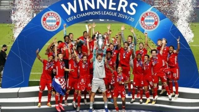 Wachezaji wa Bayern wakisherehekea ushindi wao baada ya kuilaza PSG 1-0