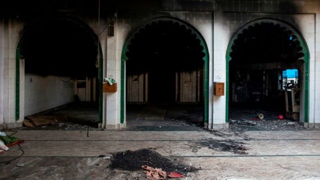 दिल्ली दंगे के एक साल बाद, दो मस्जिदों को जलाने के मामले में पुलिस ने क्या किया? - BBC News हिंदी