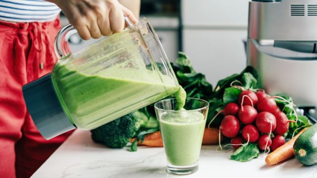 Blending vegetables into a juice