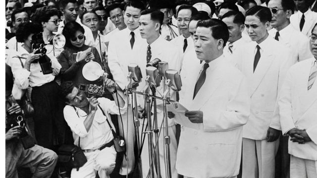 Ông Ngô Đình Diệm phát biểu trong ngày thành lập Việt Nam Cộng hòa ngày 10/10/1955.