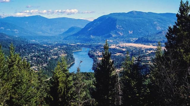 La región montañosa de West Kootenay Columbia Británica