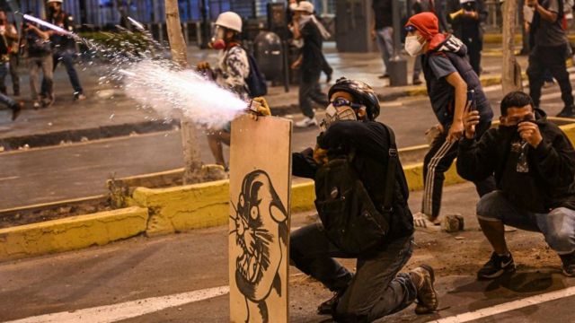 Las protestas en Perú dejan una veintena de muertos mientras el Congreso  rechaza la propuesta de adelanto electoral - BBC News Mundo