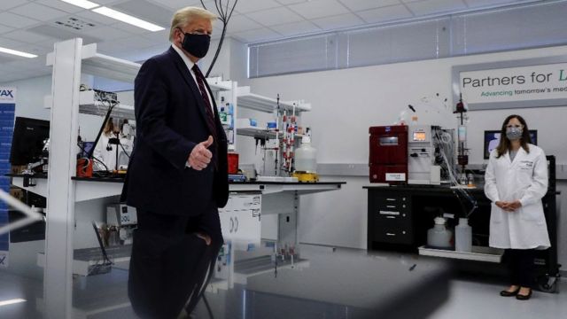 US President Trump visits a pharmaceutical plant developing a vaccine against the Sars-Covid-2 coronavirus in North Carolina, July 2020
