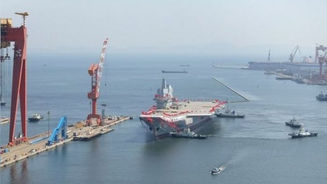 中国第一艘国产航母下水： 将来055万吨驱逐舰可能作为未来解放军航母战斗群的关键组成部分