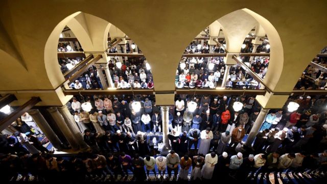 Worshipers inside Al-Azhar Mosque