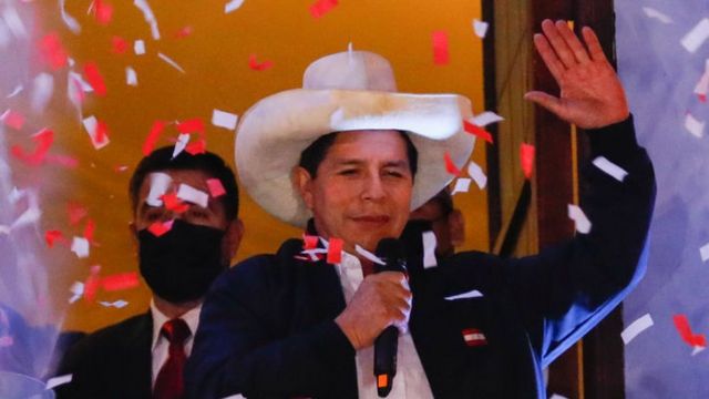 Quién es Pedro Castillo, el maestro rural que desde la izquierda desafía a  las élites y que (finalmente) fue designado presidente electo de Perú - BBC  News Mundo
